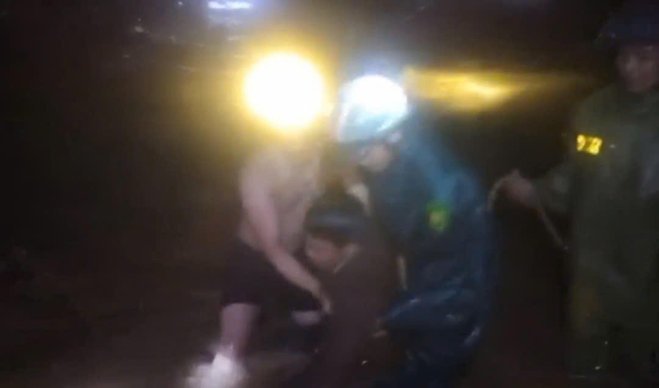 广南省洪水中一人失踪,一人获救